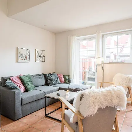 6 Person In * Blåvand